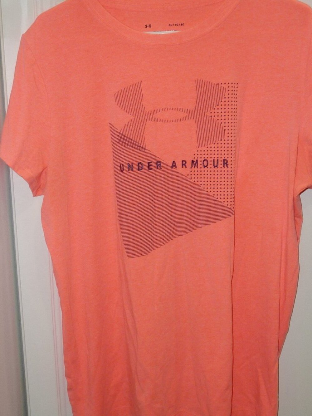 Mint! Under Armour SS Athletic T-Shirt in Melon/Salmon Size XL